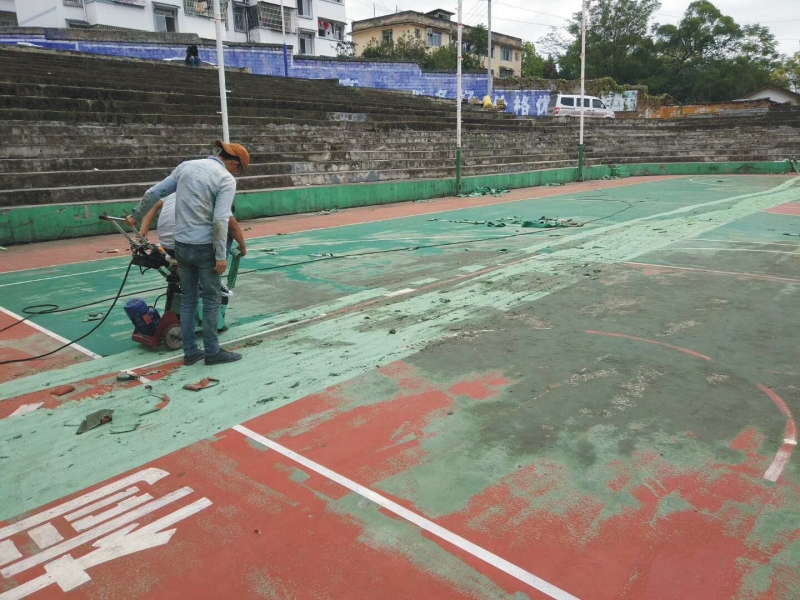 拆除舊塑膠地板.jpg